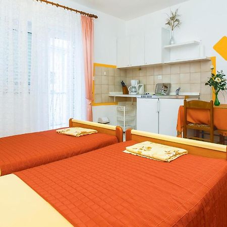 Lovely Apartment In Omis With Kitchenette 外观 照片
