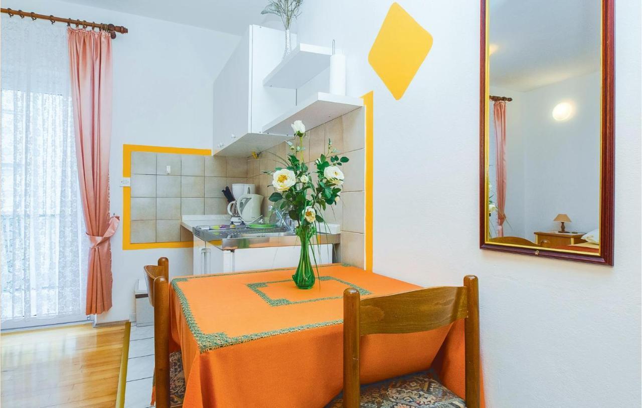 Lovely Apartment In Omis With Kitchenette 外观 照片