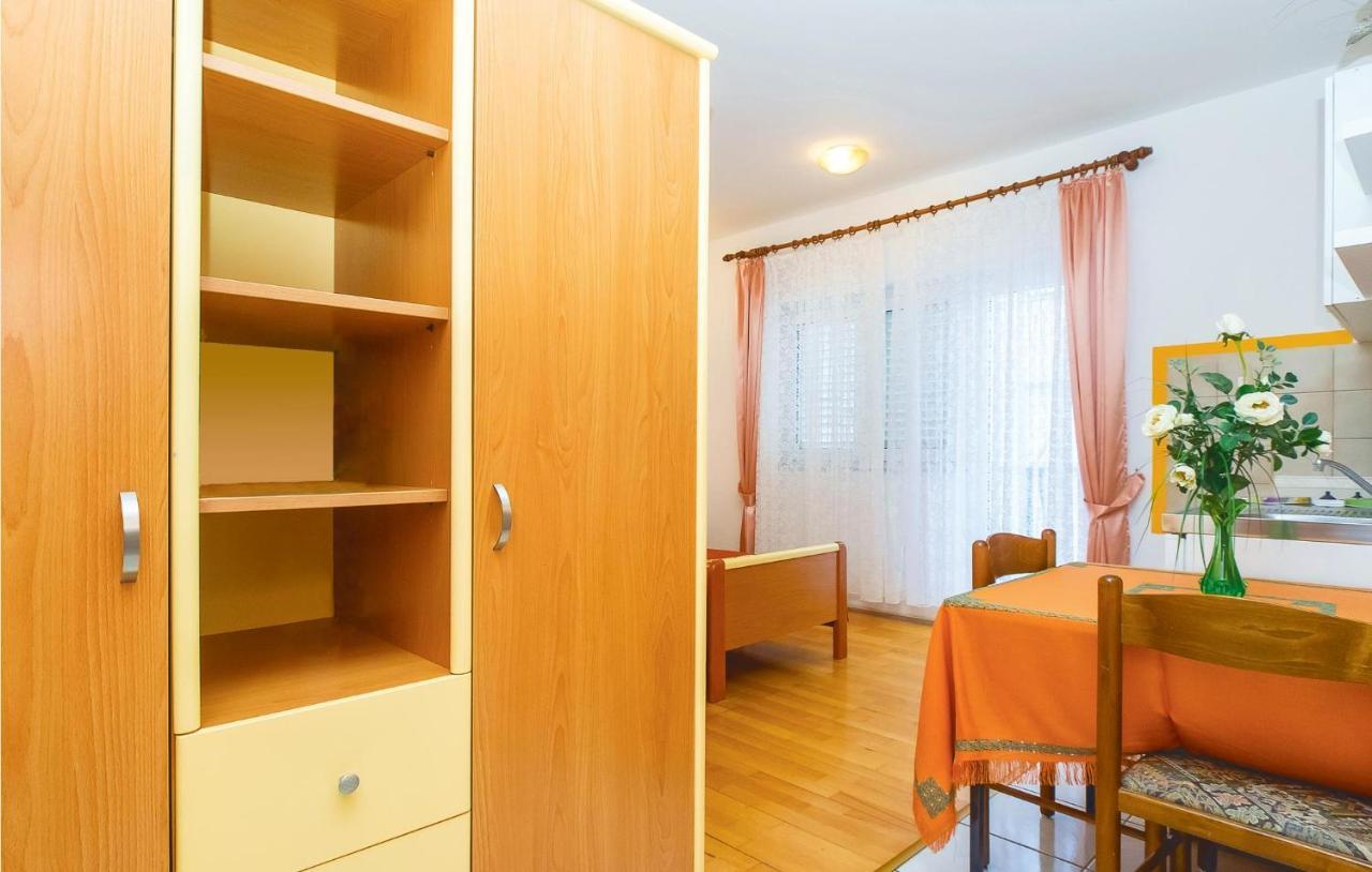 Lovely Apartment In Omis With Kitchenette 外观 照片