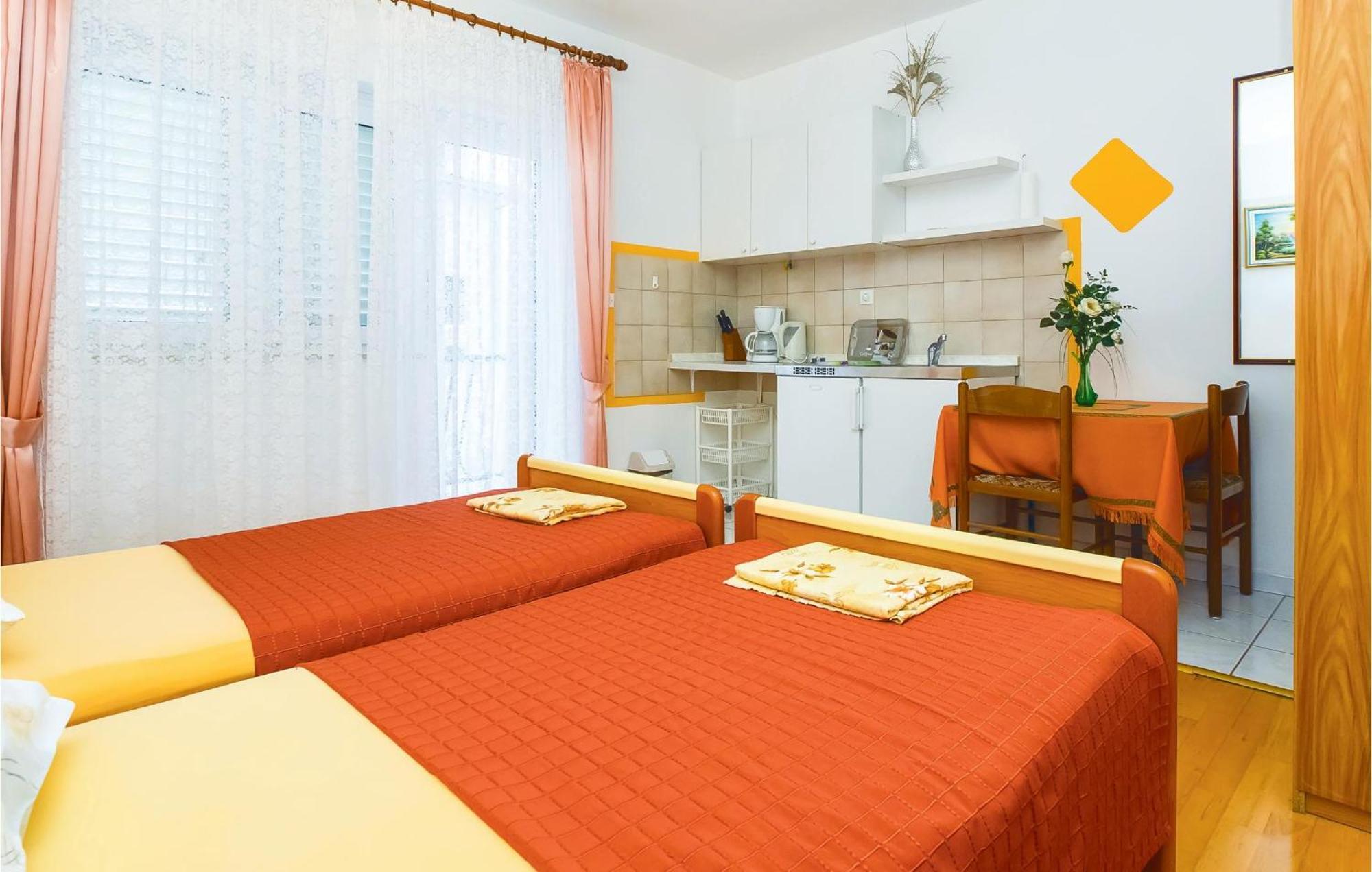 Lovely Apartment In Omis With Kitchenette 外观 照片