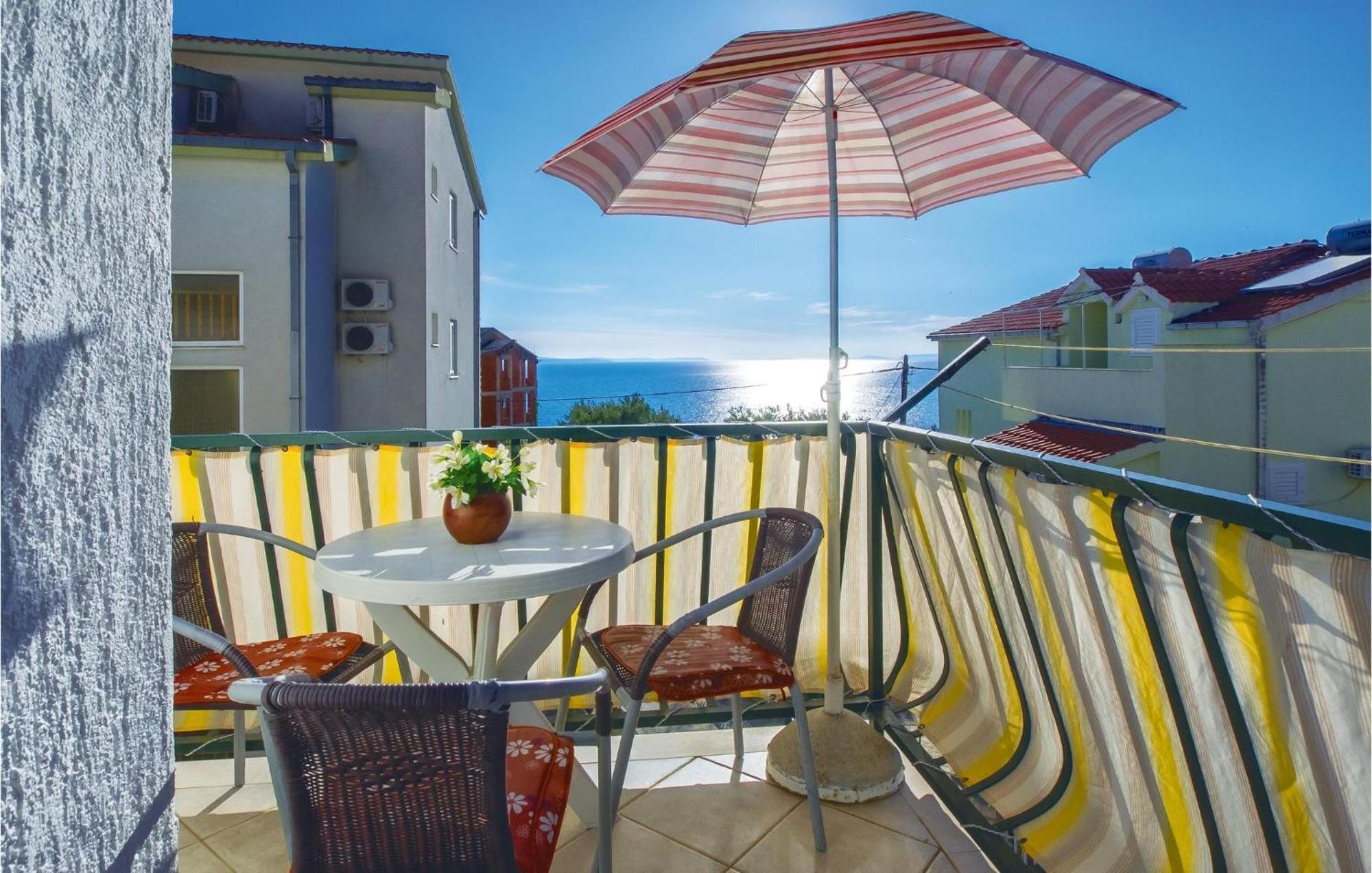 Lovely Apartment In Omis With Kitchenette 外观 照片